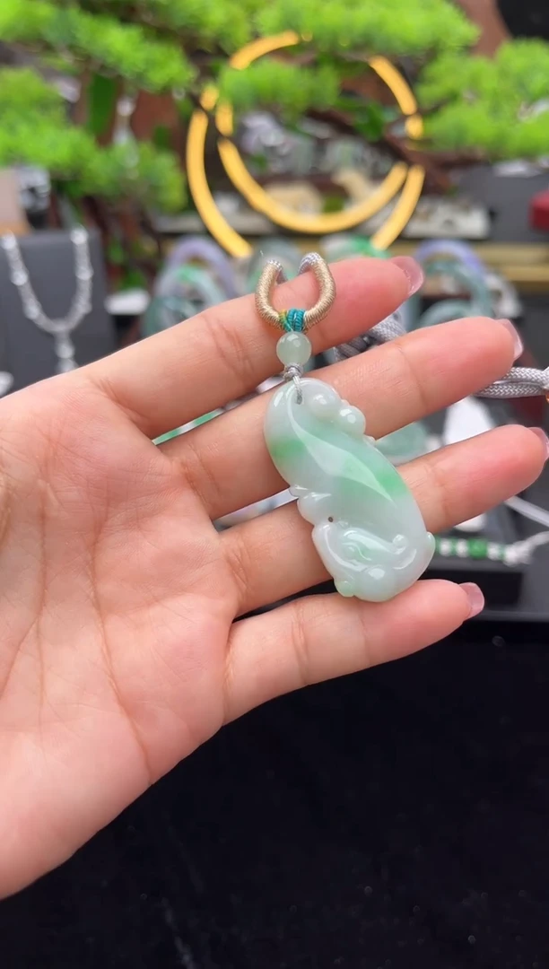 颈饰未镶嵌翡翠吊坠