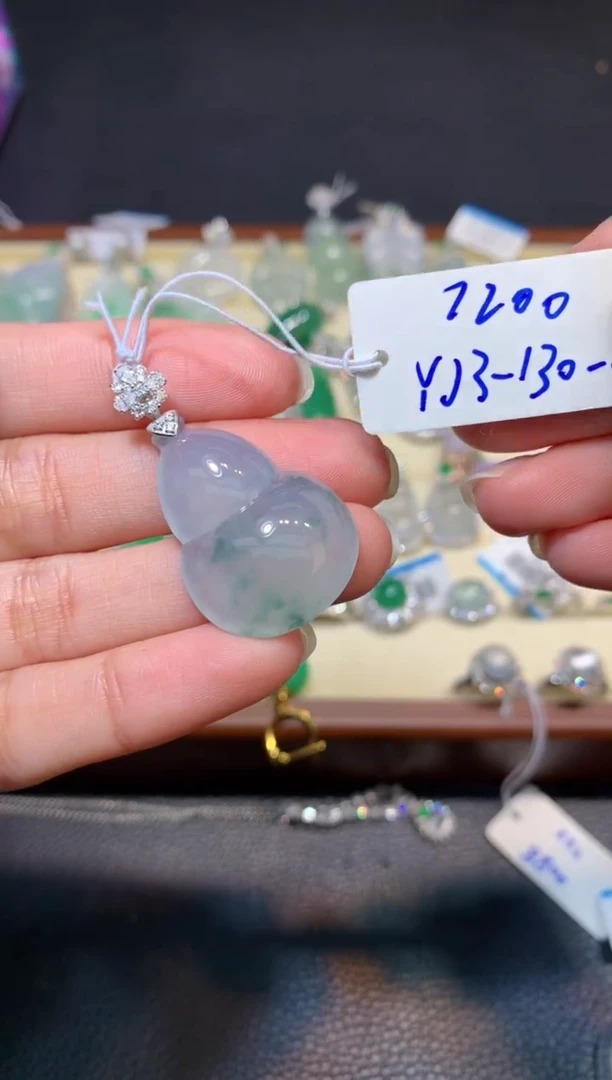 颈饰18K金镶嵌翡翠1