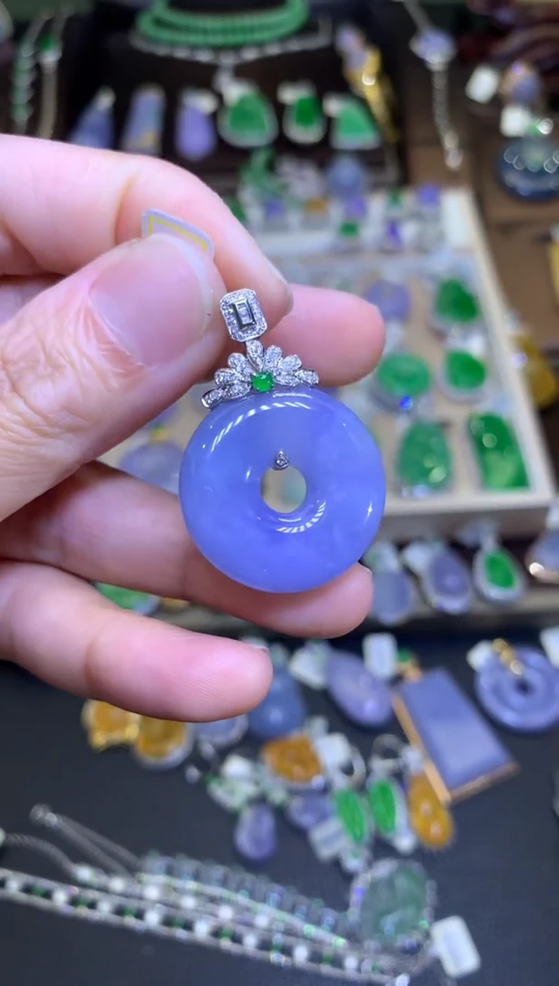 翡翠18K金镶嵌颈饰翡翠A货