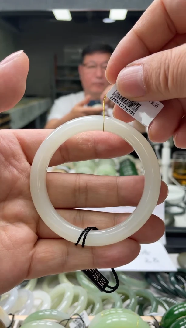 【闪购商品】和田玉手镯未镶嵌编码9595 圈口56-57