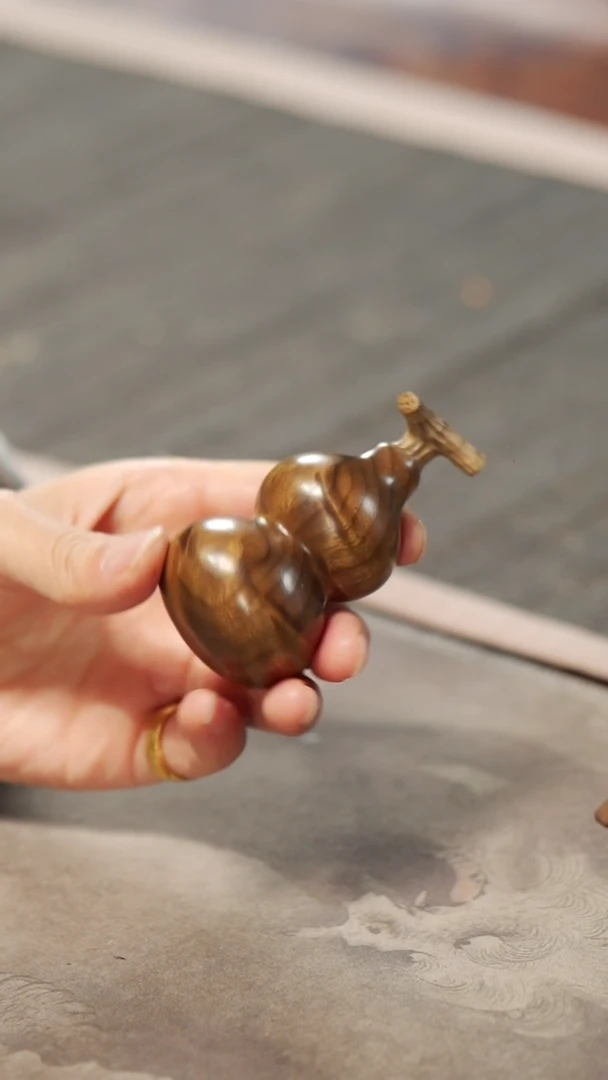 【闪购商品】金丝楠木雕390水波纹葫芦把玩件