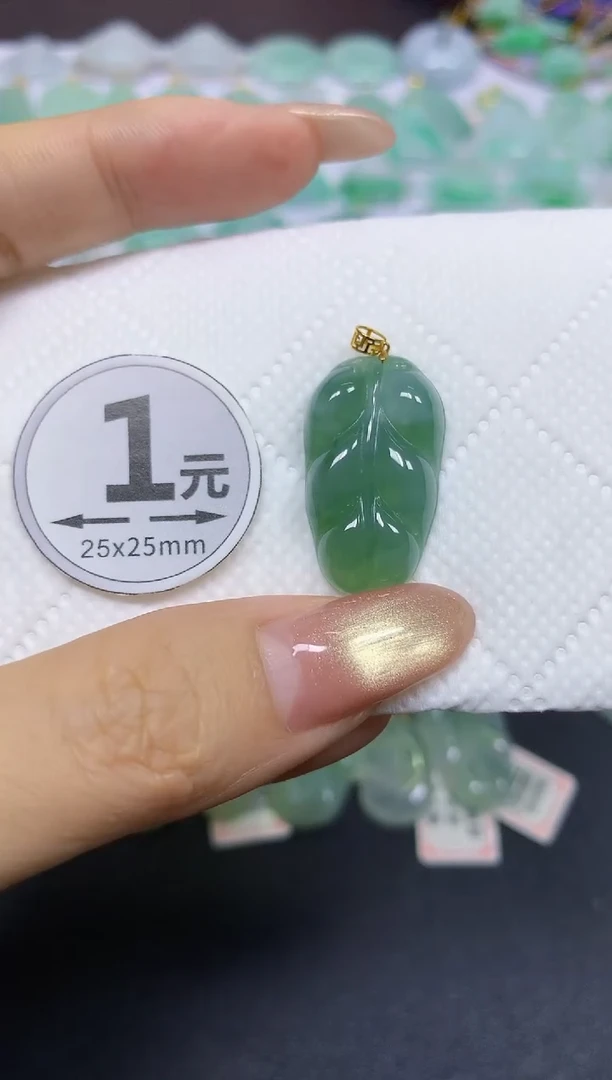 颈饰18K金镶嵌翡翠天然翡翠A货