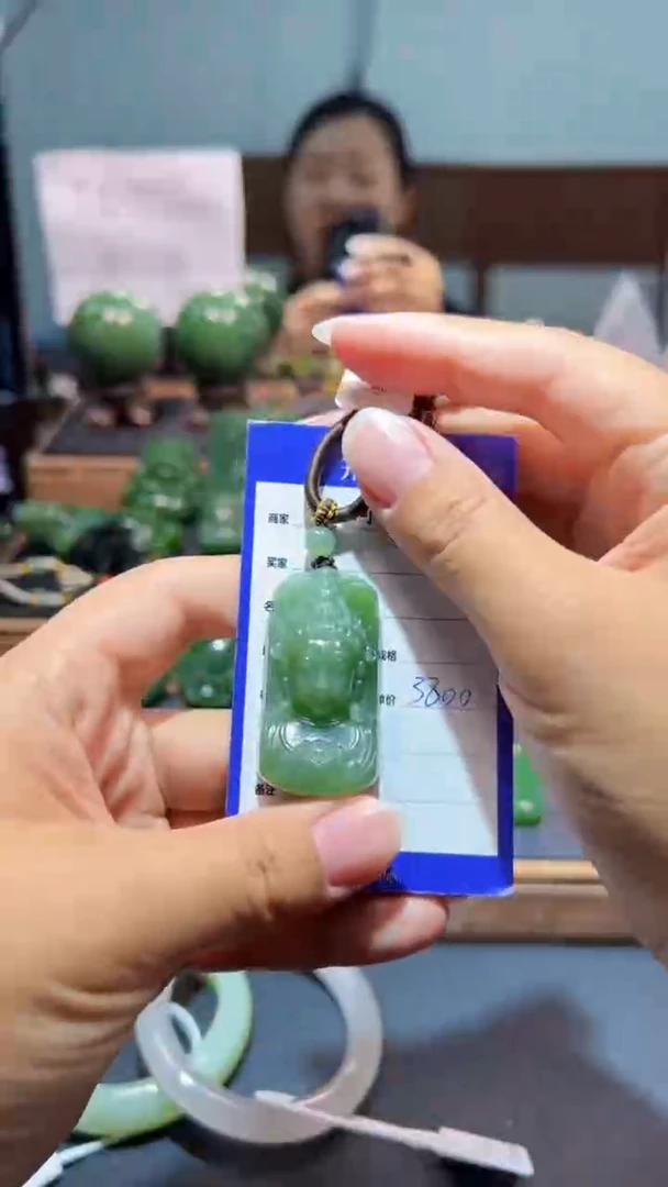 颈饰未镶嵌和田玉（碧玉）1
