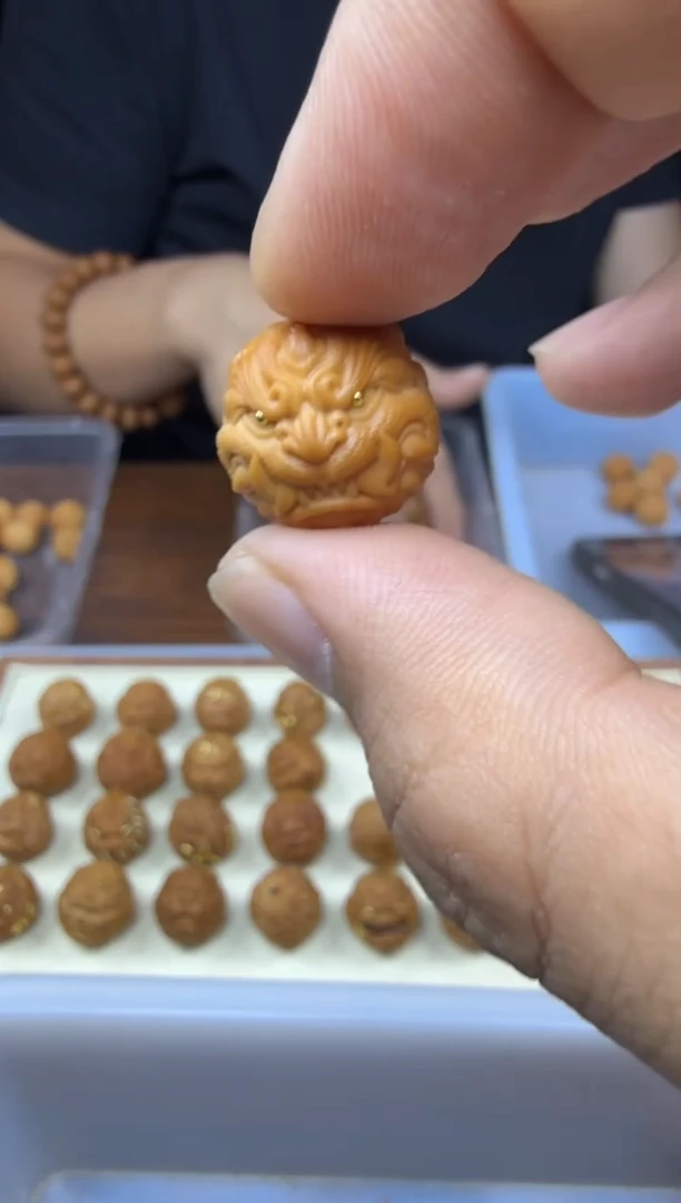 吊坠猴头核桃吞金兽 镶嵌