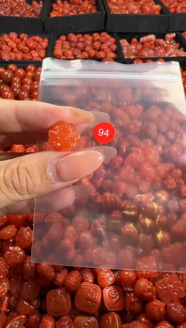 南红玛瑙未镶嵌颈饰1