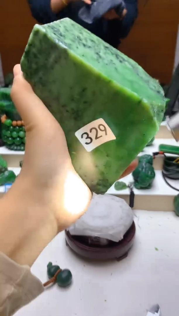 未镶嵌和田玉（碧玉）珠宝半成品0