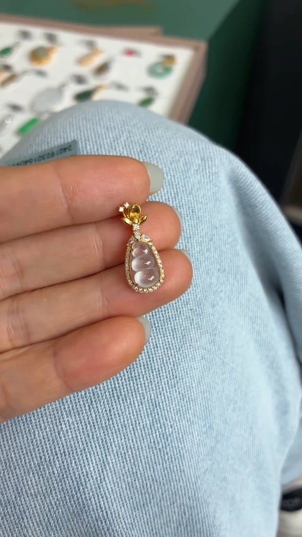 颈饰18K金镶嵌翡翠天然翡翠A货