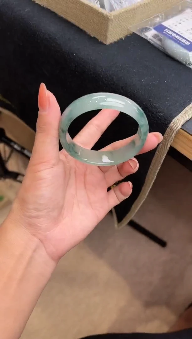 未镶嵌手镯翡翠手镯