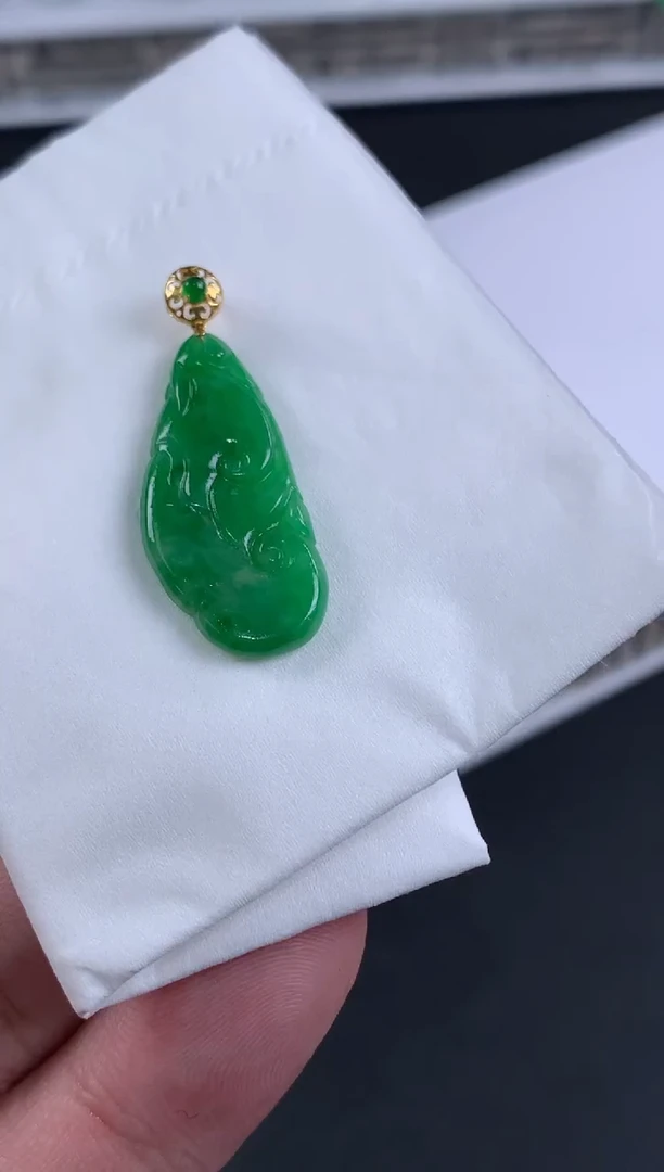 颈饰18K金镶嵌翡翠大***家翡翠