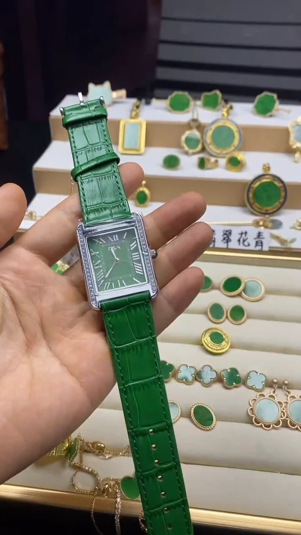 翡翠未镶嵌颈饰手表