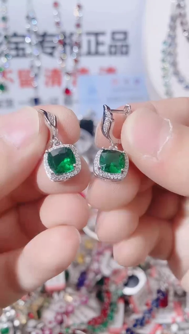 未镶嵌耳饰祖母绿