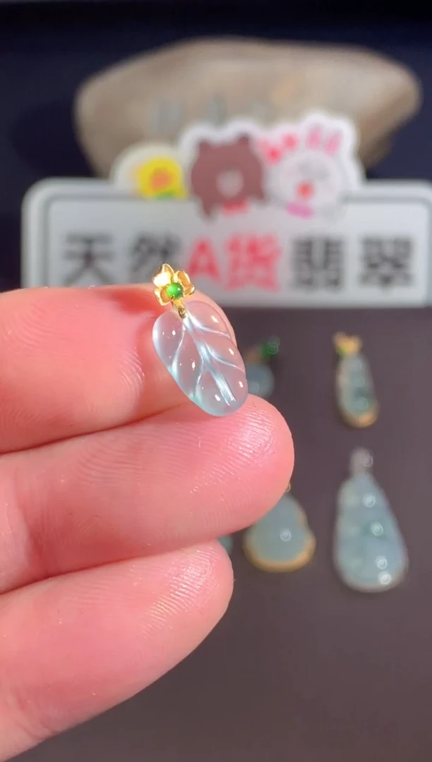 颈饰18K金镶嵌翡翠