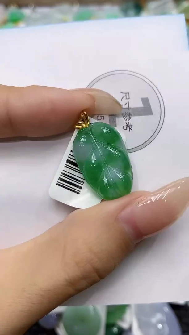 颈饰18K金镶嵌翡翠111111111111
