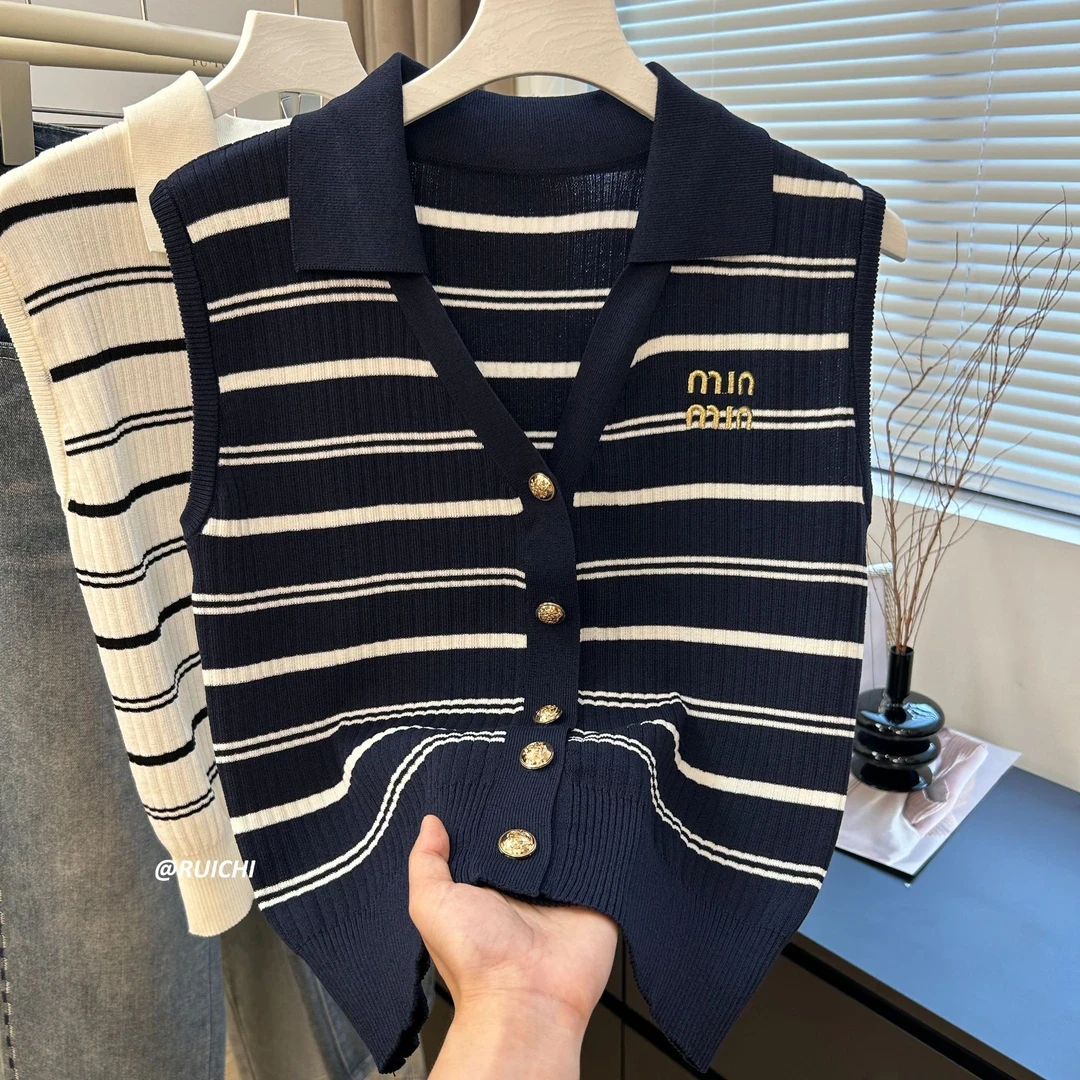 2025夏季韩版小v领轻奢金属扣字母刺绣无袖小个子薄款针织开衫