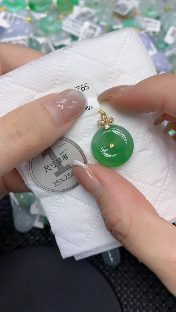颈饰18K金镶嵌翡翠111111111