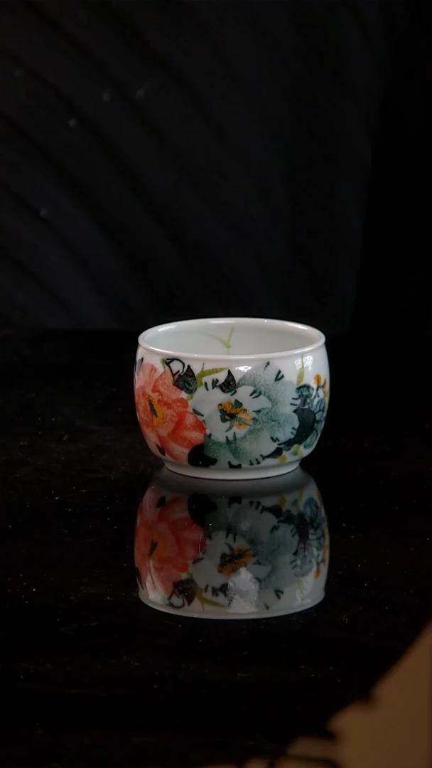 李华手绘釉中五彩牡丹缸杯
