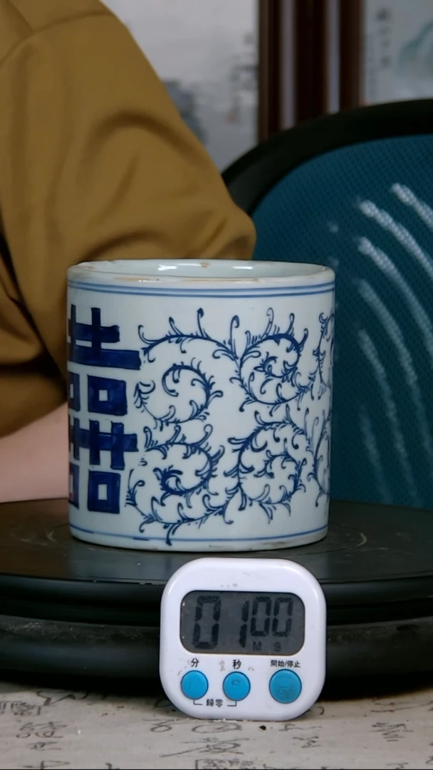 没*好青花精绘花卉图笔铜