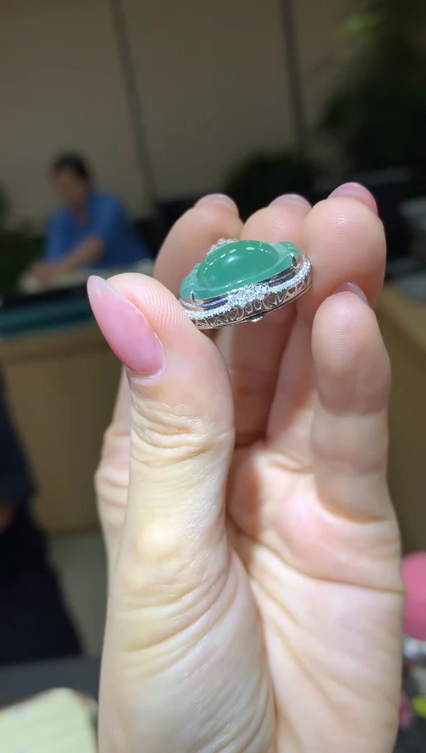 翡翠18K金镶嵌颈饰|不退不换