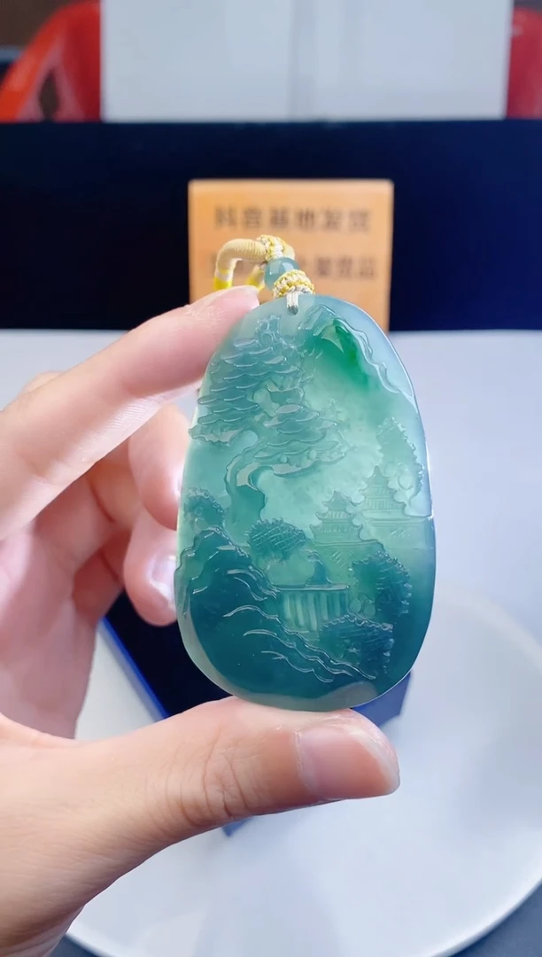 颈饰未镶嵌翡翠