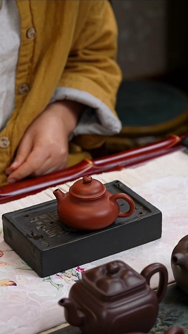 茶壶紫砂容天 110cc  老朱砂