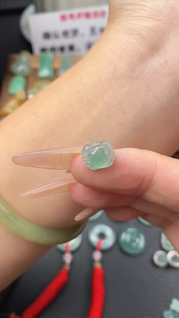 颈饰未镶嵌翡翠貔貅