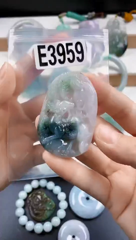 颈饰未镶嵌翡翠天然翡翠吊坠挂件