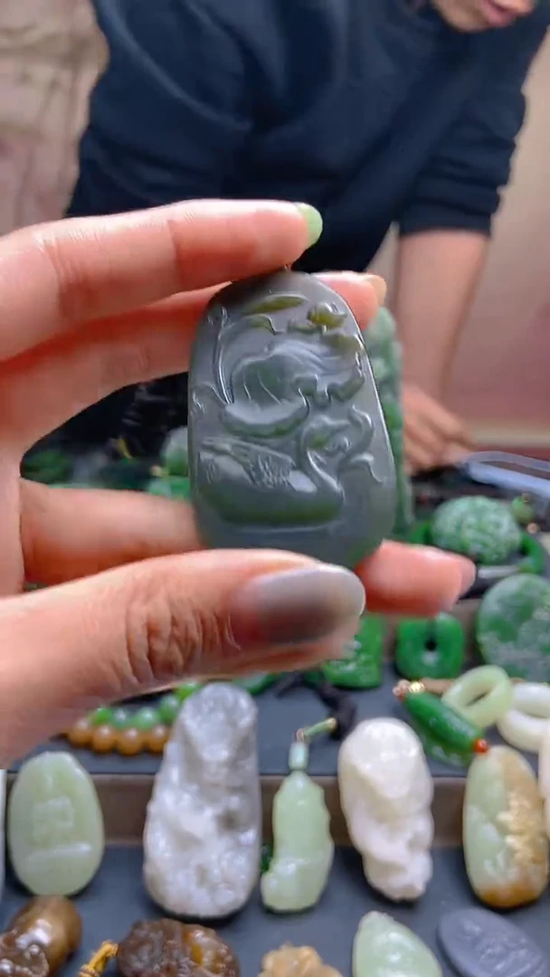 颈饰未镶嵌和田玉1