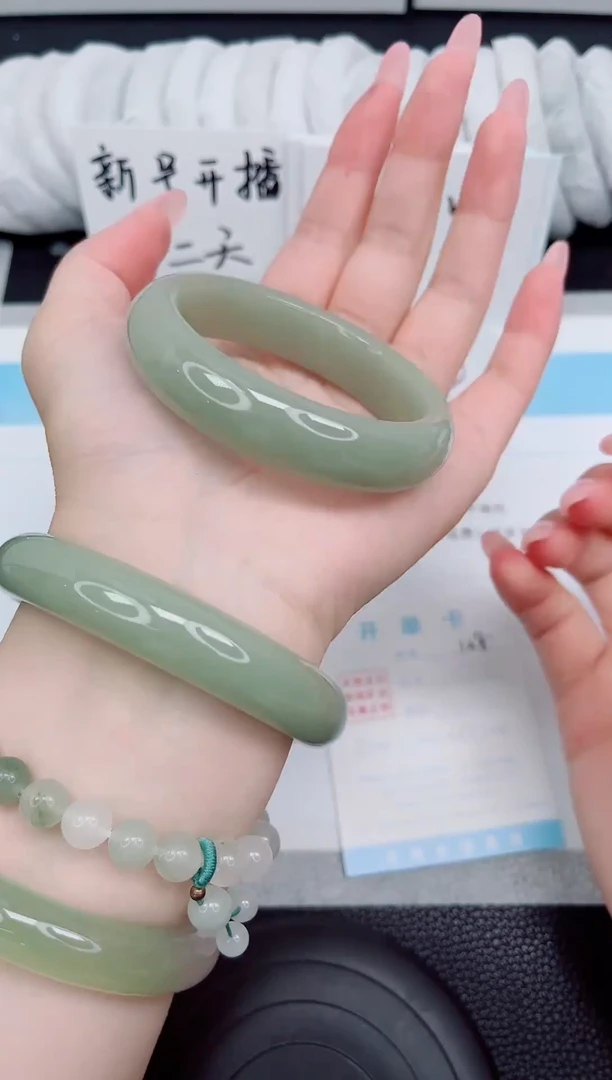 石英质玉手镯未镶嵌138-56.4