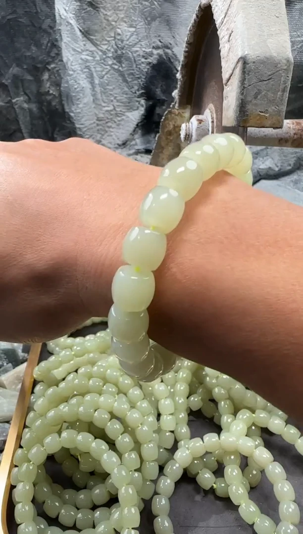 颈饰未镶嵌和田玉手串