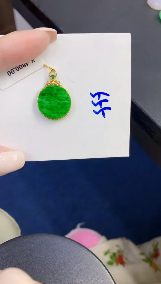 颈饰18K金镶嵌翡翠缅甸天然翡翠A货