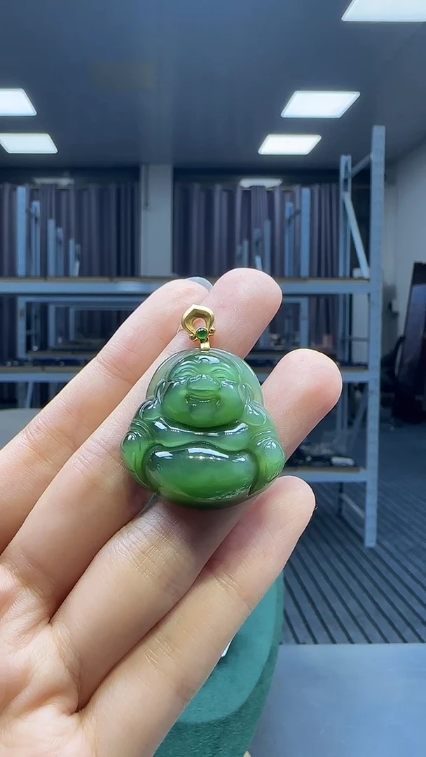 18K金镶嵌和田玉挂件1