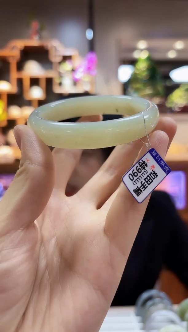 【闪购商品】和田玉手镯未镶嵌57.8微瑕