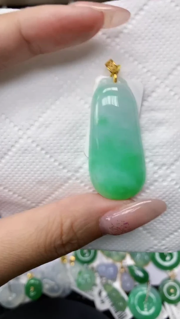颈饰18K金镶嵌翡翠1111111111