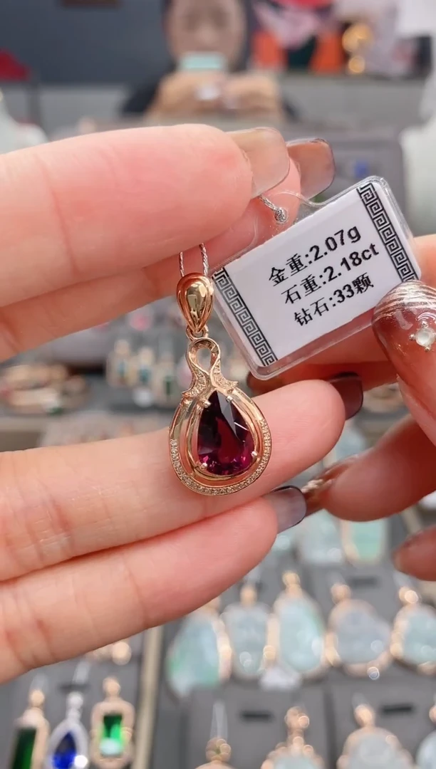 颈饰18K金镶嵌碧玺2.18