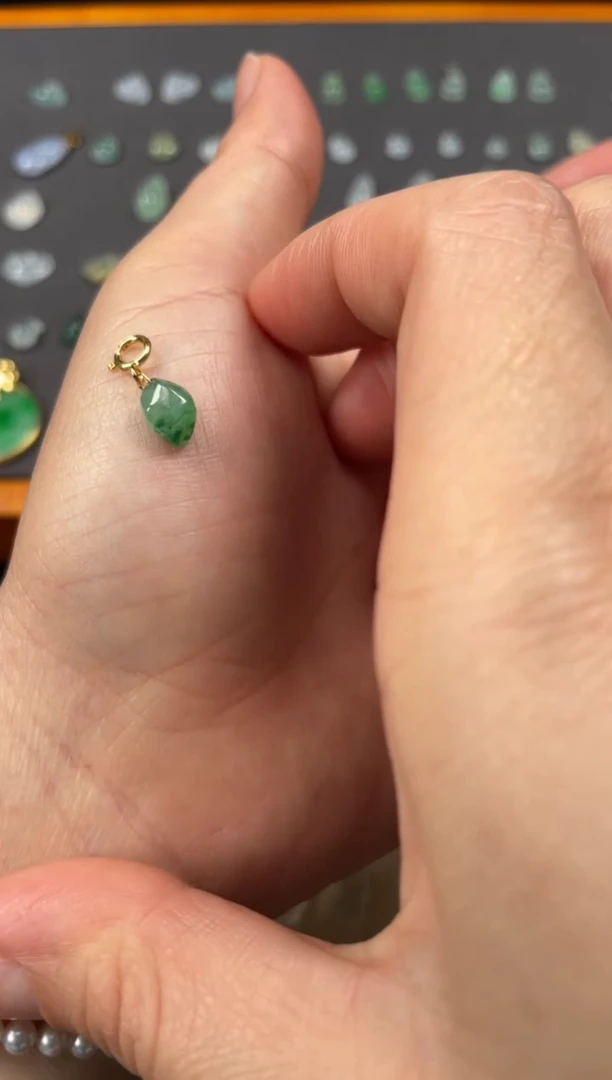 吊坠(不含链)18K金镶嵌翡翠一个JK705