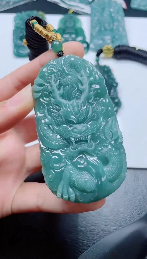 翡翠未镶嵌颈饰