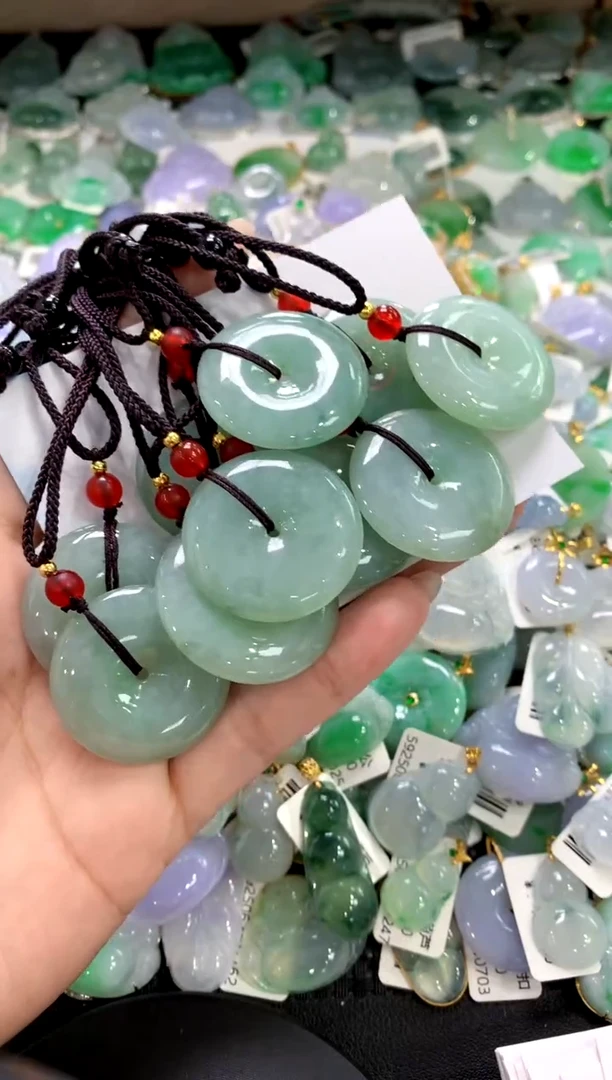颈饰未镶嵌翡翠1111111111111111（多样性发其一）