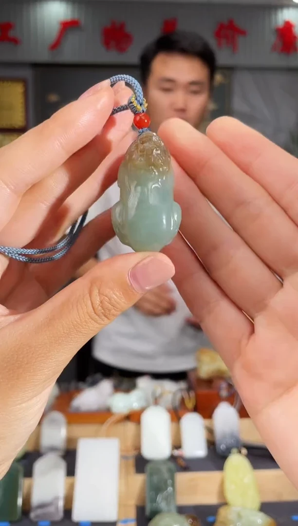 和田玉未镶嵌颈饰1