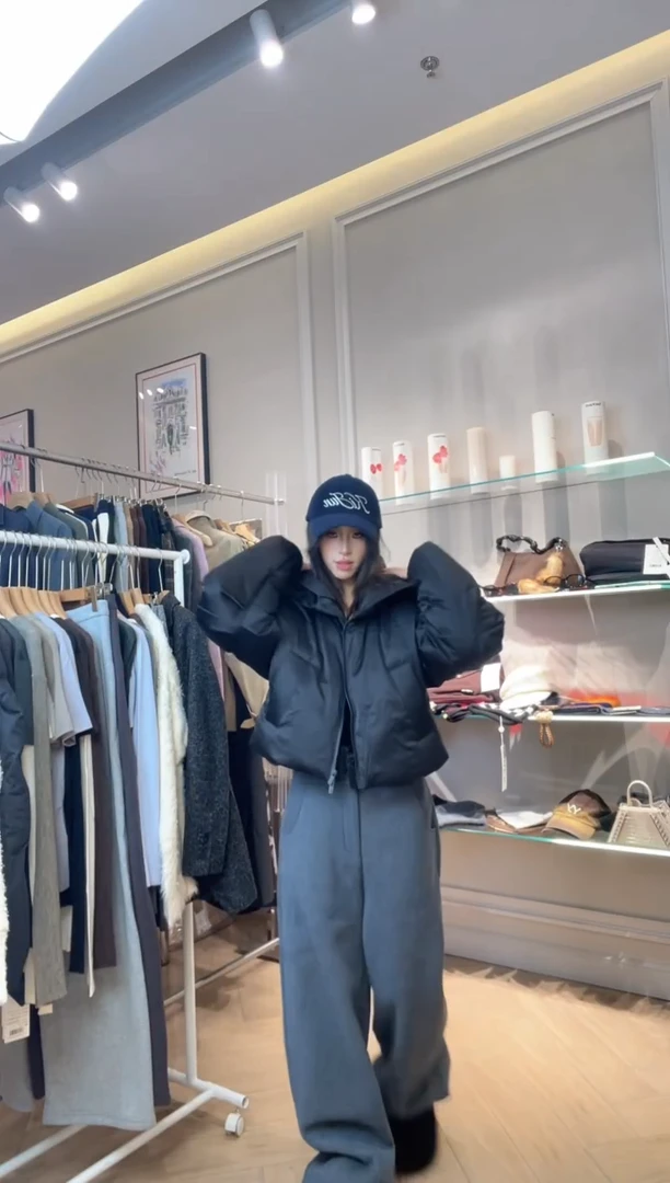 黑色短款羽RONG服 S码M码拍下备注