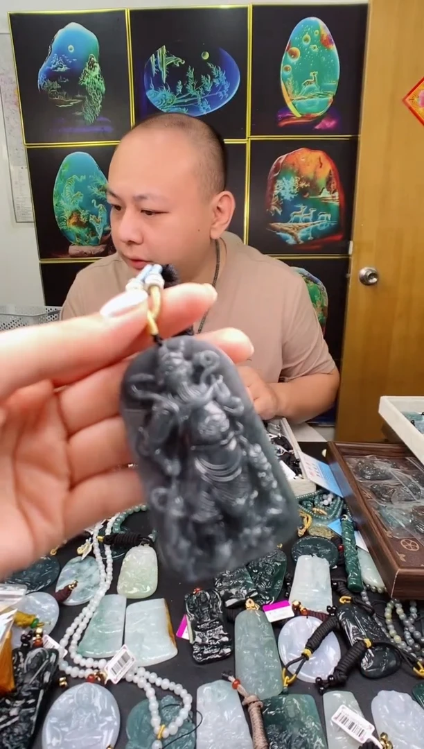 翡翠未镶嵌颈饰多样性发其一