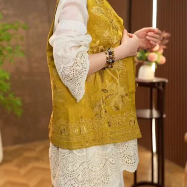 [金玉满堂]春季新款重磅百搭马甲2025C1012艾敏