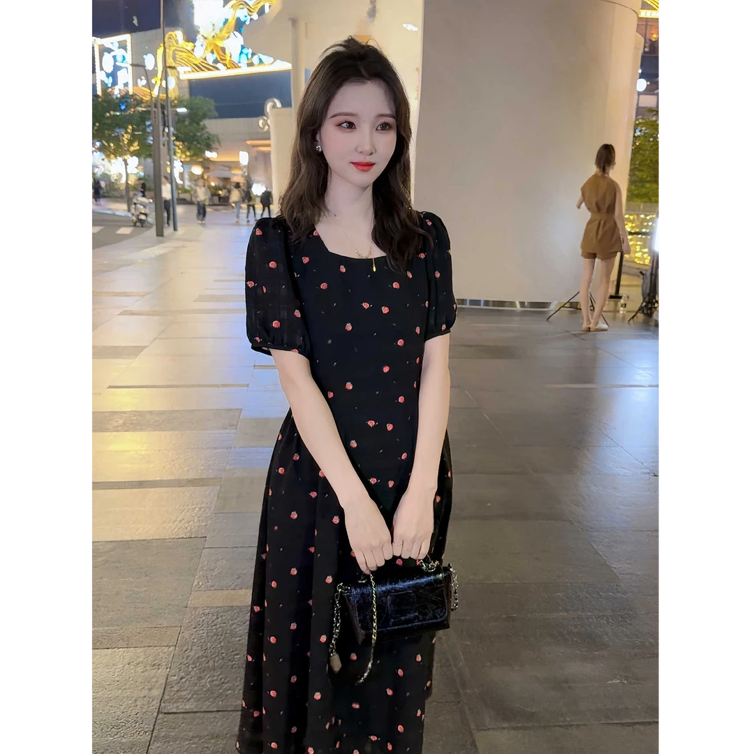 法式气质高级感方领连衣裙女夏季2025新款设计感时尚收腰显瘦长裙
