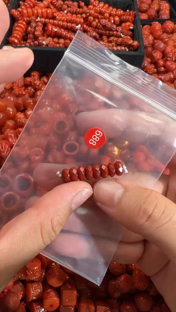 南红玛瑙未镶嵌颈饰1