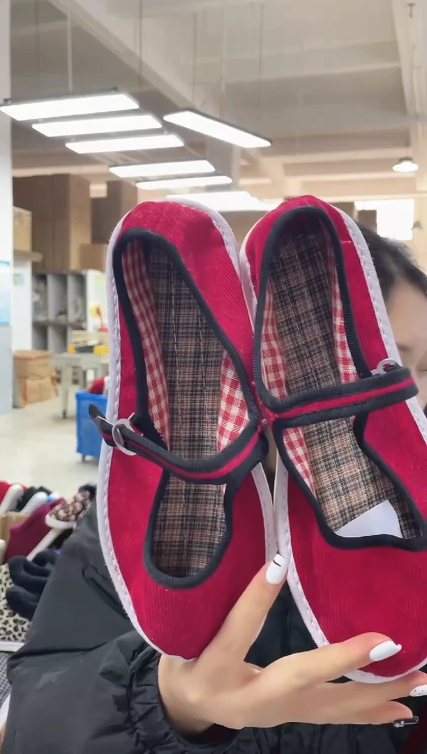 微瑕-红色方口单鞋40码79号