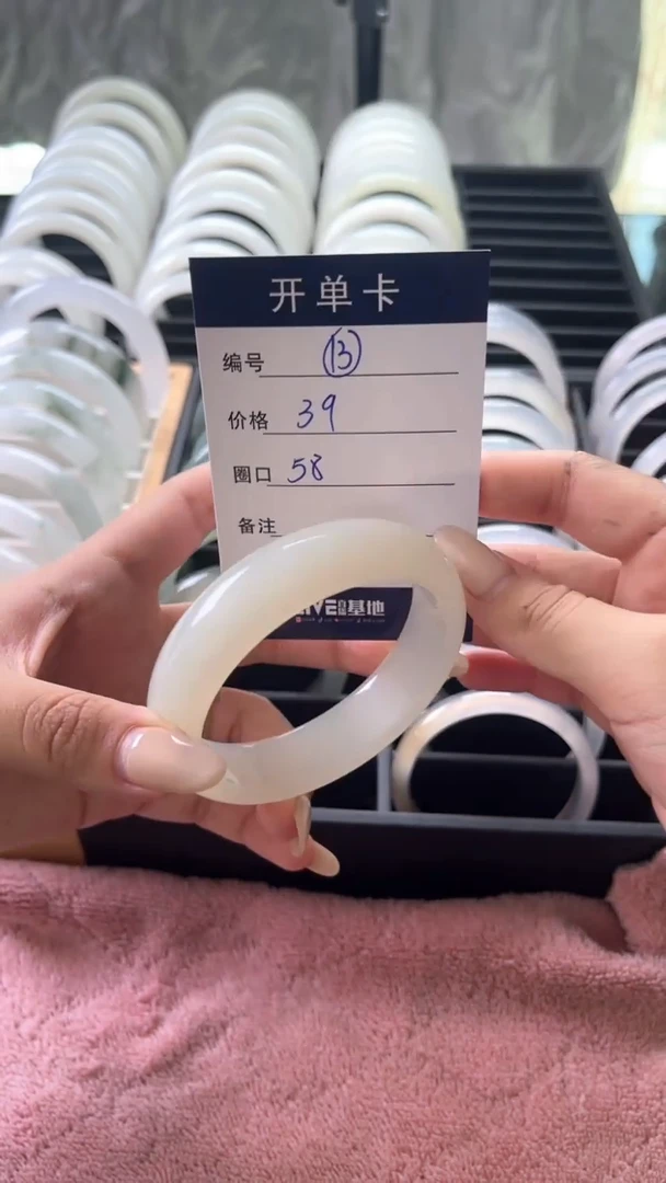 未镶嵌手镯石英岩玉手镯