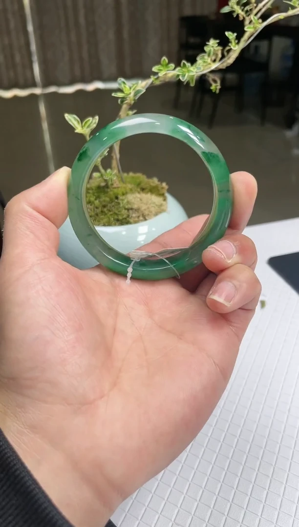 【闪购商品】石英质玉手镯未镶嵌非洲翠手镯多样性发货