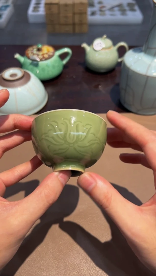 176窑承龙泉青瓷华半刀杯-矮款