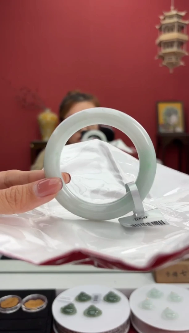 【闪购商品】翡翠手镯（圆镯）未镶嵌6手镯