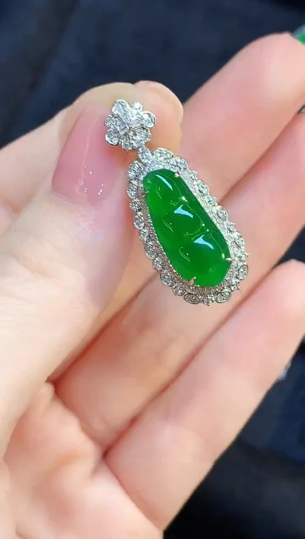 吊坠(不含链)18K金镶嵌翡翠多样性发其一