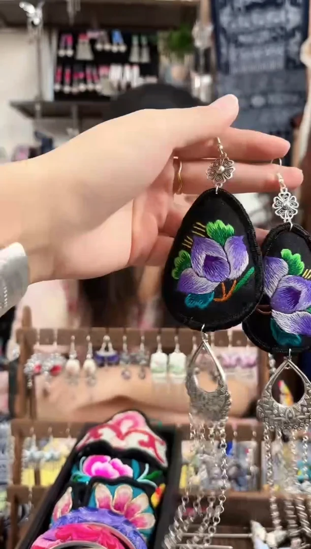 织绣民族风非遗老绣饰品670